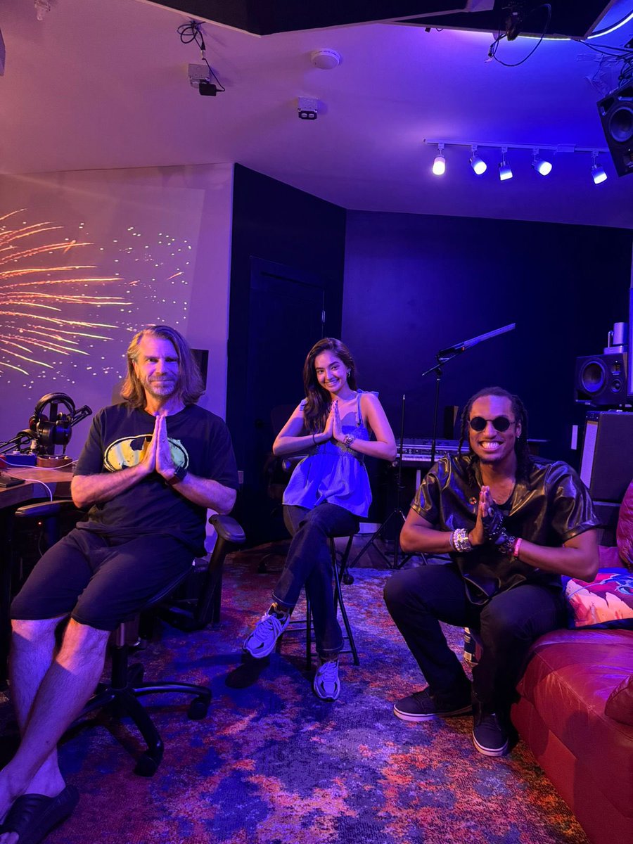 anushkasen_04's tweet photo. Hey Guys! Happy to share that i’m joining hands with American Musician AY Young amd Grammy Award Winner Ken Lewis for my 1st International Song for @UN bases Projext 17. I am the voice amd Face of Goal 4, Education! Lets change the World for betterment🇺🇸🇮🇳 https://t.co/xIhaiiDcPp