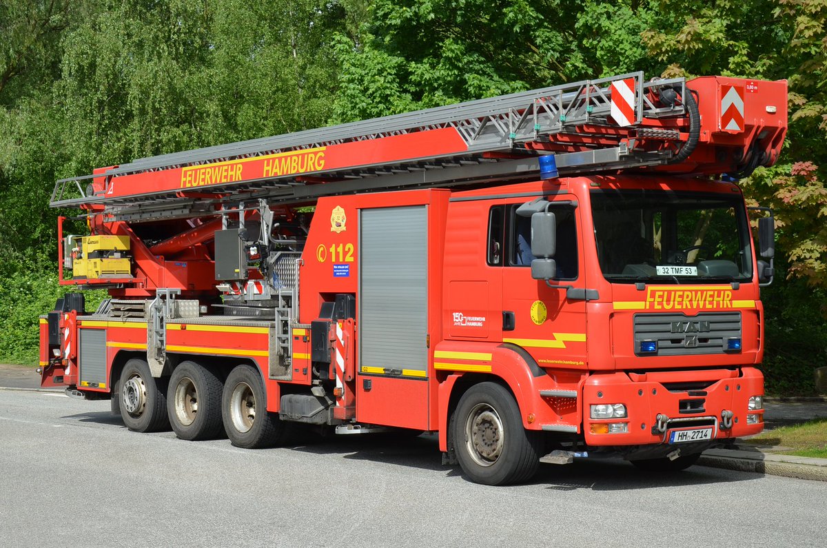 Whilst in Hamburg earlier in the year myself and fellow enthusiasts were able to photograph the new and old ALP's.
The MAN is a 53m Bronto whilst the new Scania is a 70m Bronto.
Thanks to <a href="/FeuerwehrHH/">FEUERWEHR HAMBURG</a> for accommodating us and <a href="/GrisuHH1970/">Heiner Lahmann</a> for making it possible 🚒📷🇩🇪