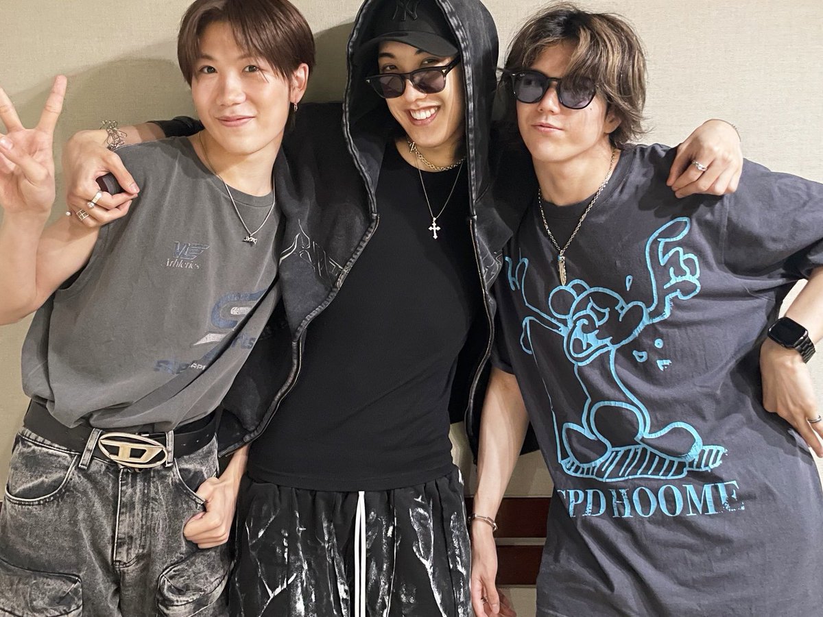 AGBI_OFFICIAL's tweet photo. Aile The Shotaさんに HAND PAINTED SHORTS着用頂いています。
ありがとうございます。

購入はこちら↓
https://t.co/Vl3kXzqcR2

#BMSG #ailetheshota #BEFIRST https://t.co/LREQXYAwXh