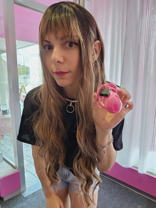 This month is ''feminization'' month for me. (This picture is before I did all the changes)... I took<a href="/tag/realloyalfans"class="tags"><span>#realloyalfans</span></a>