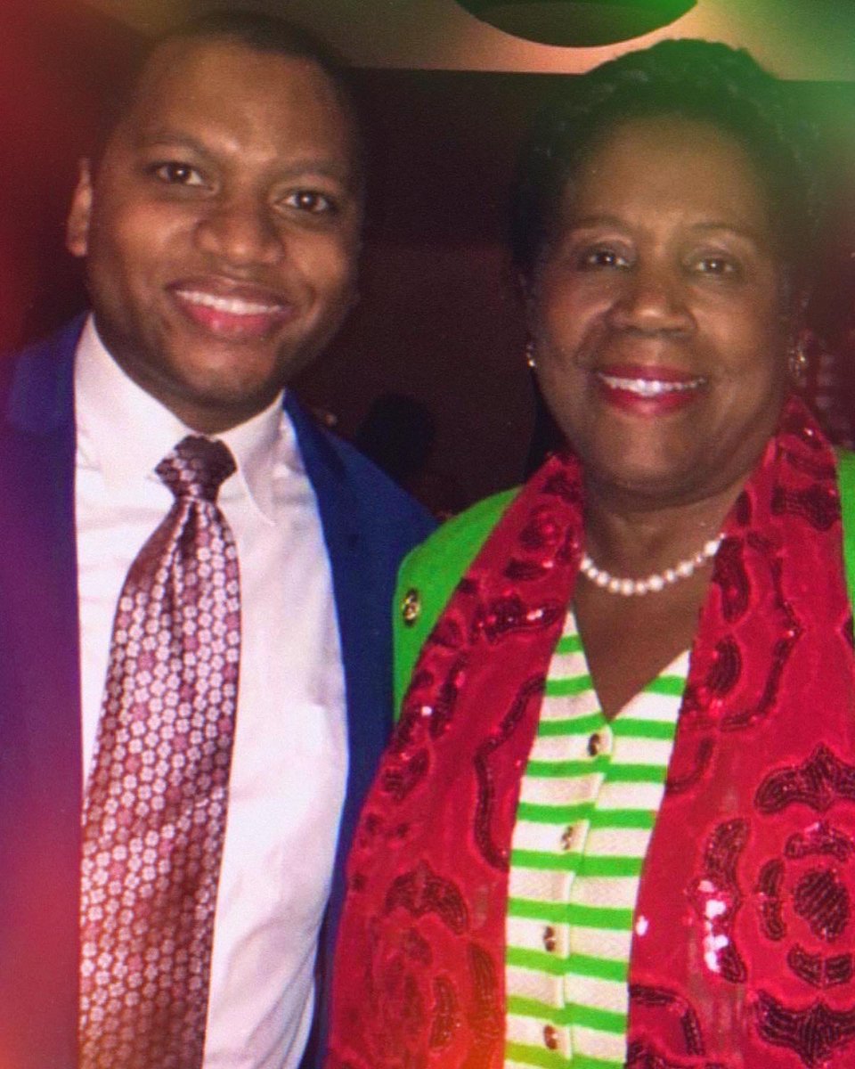 0tw100's tweet photo. You understood the assignment job well done Congresswoman @JacksonLeeTX18. #repjacksonlee #RestInPeace #TyronesGodMother #MomsSoror #AKA 🙏🏽🕯️🌷😢 https://t.co/v6E7Bxcwd7