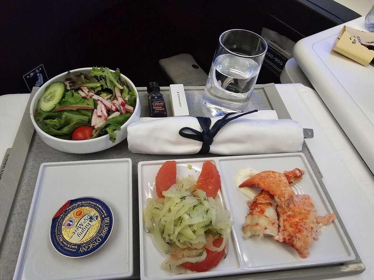 MercsGIJO's tweet photo. Despite the IT outages, I have finally made it to Paris! Experiencing @AirFranceFR's business class on their brand new A350-900 was quite the experience! https://t.co/QerfWNNe9E