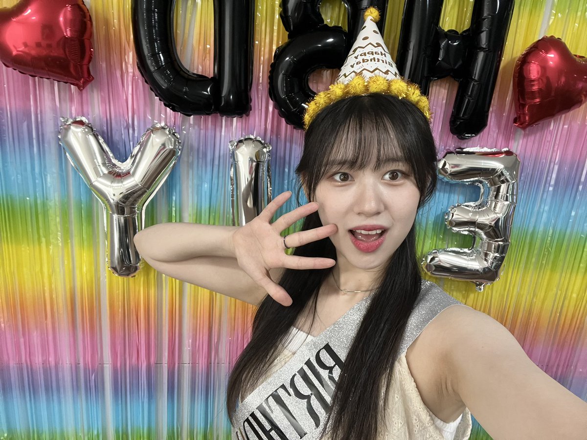 키링~~ 생일 라이브 함께 해줘서 너무너무 고맙고 생일 축하도 해줘서 진짜진짜 고마워요❤️ 다들 행복한 하루 보내기🫶🏻🫶🏻
#엘리