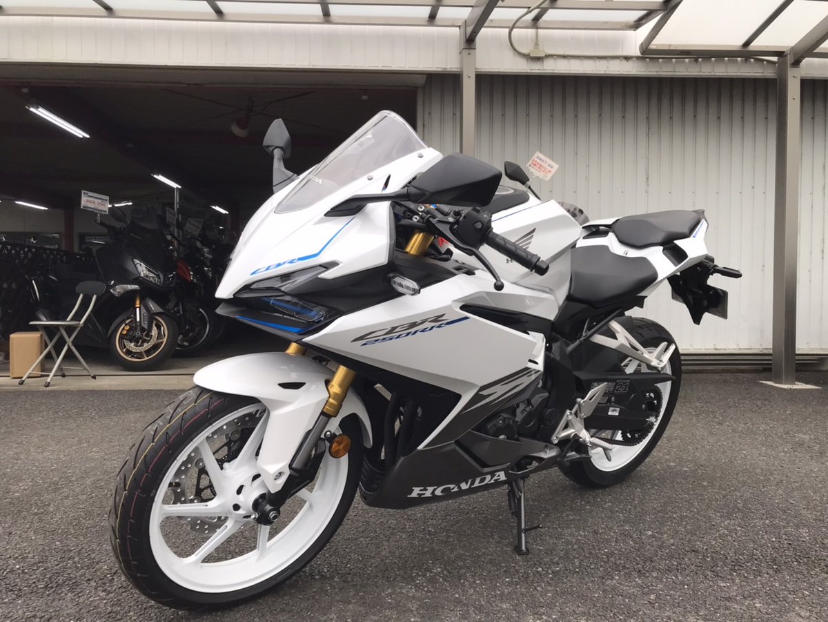 納車しました！！！
ついに！！
ヘルメットに初心者マークつけてたらわたしです🫶🥳🥳