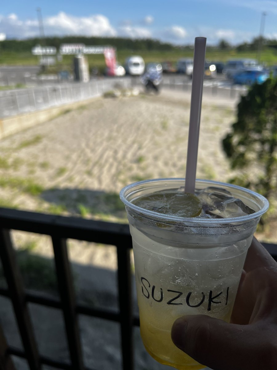 you_wrx's tweet photo. 水分補給🍋
#BALIFORNIA https://t.co/NPNHnsK69A