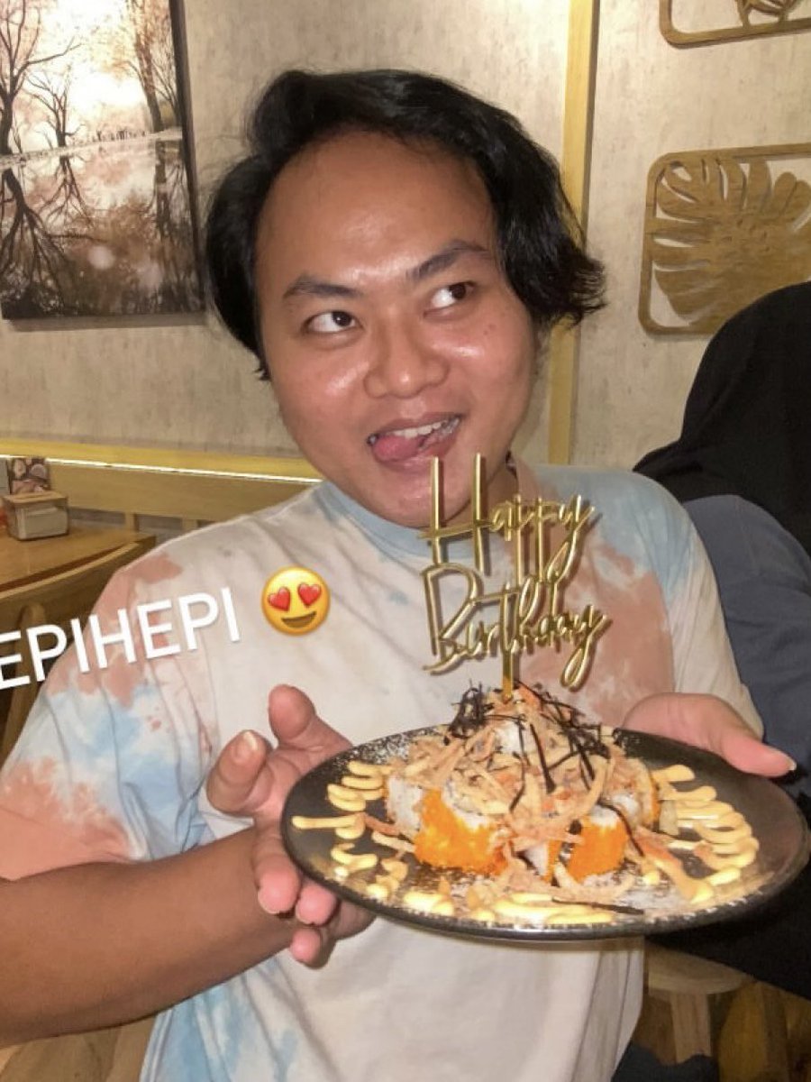 ardiwejas__'s tweet photo. birthday dinner, blessed. https://t.co/UmBzGTWn9F