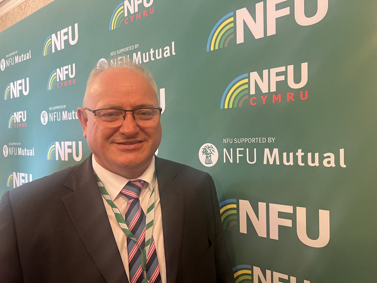IanRoomeMP's tweet photo. I attended the NFU reception in the House of Commons and met NFU President Tom Bradshaw.  Food security is vital and our Farmers here in North Devon play a massive part in it. You can read more here: https://t.co/oq6XWEaHHx
@NFUtweets https://t.co/A2fHK6MYBv