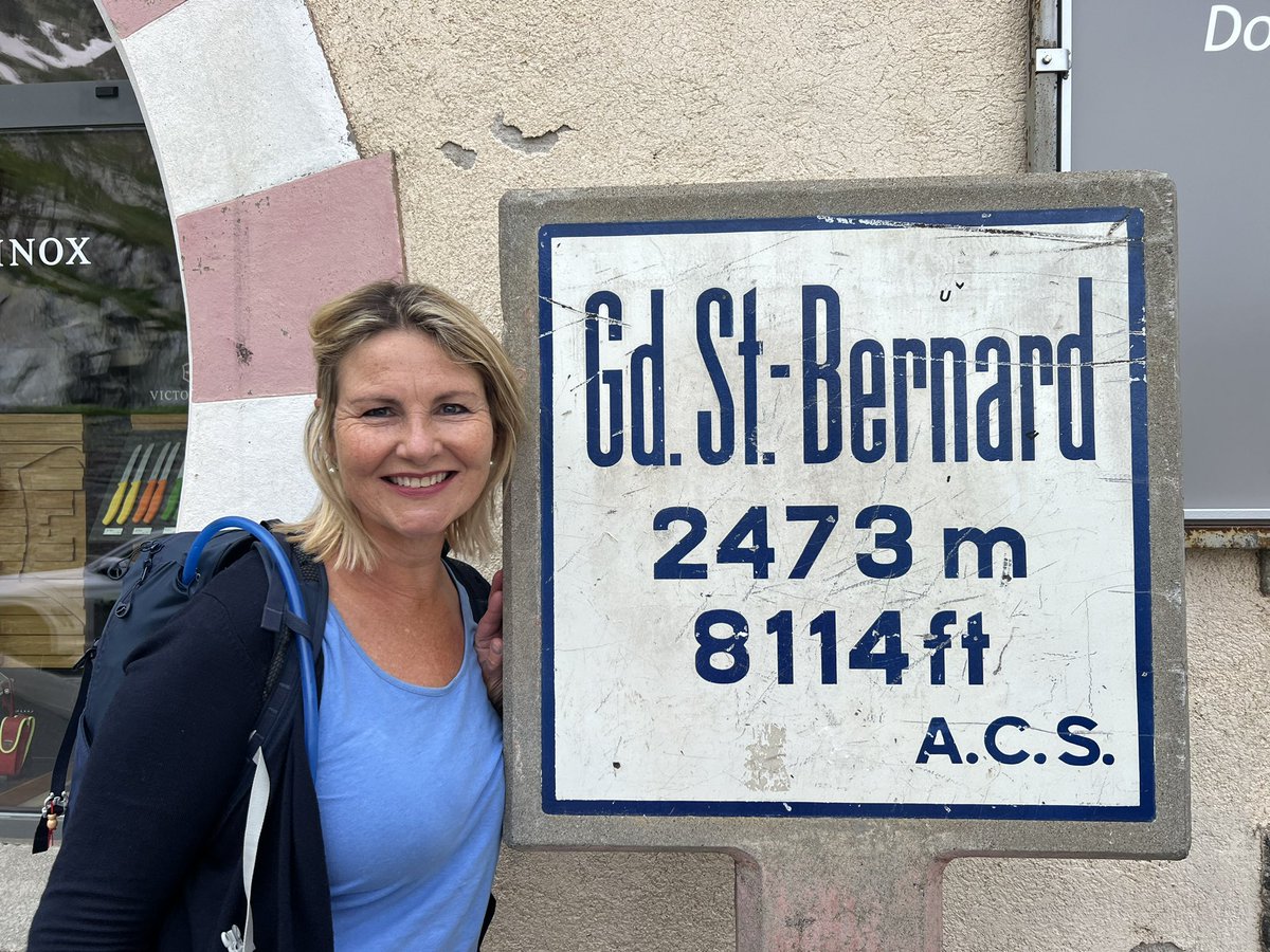 Op 17 mei 2024 vertrok ik vanuit Canterbury om 1250 km en twee maanden later in de Italiaanse Aostavallei aan te komen. De klim over de Alpen was een droom. De kracht van ‘op eigen kracht’. Hopelijk kan ik volgend voorjaar de laatste 1000 km tot aan Rome uitlopen.
#ViaFrancigena