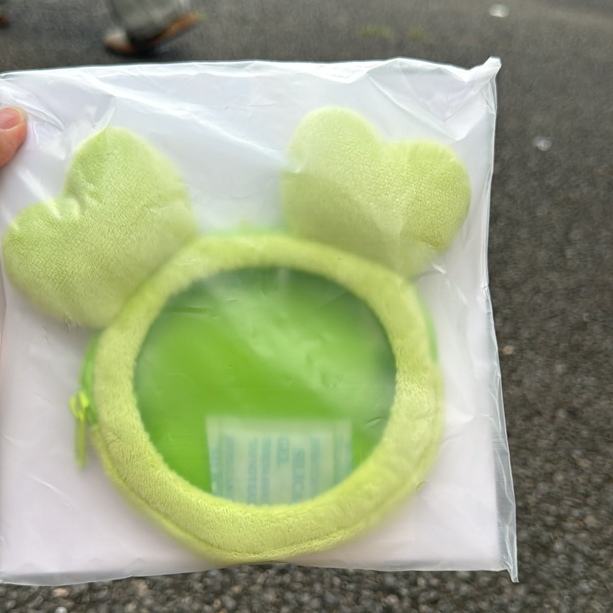 chaenchaen04's tweet photo. TWICE    交換　D賞　ポーチ
譲　ジョンヨン

求　チェヨン

郵送または現地で交換していただける方探してます！
#twice交換 https://t.co/fmqhbdFmSn