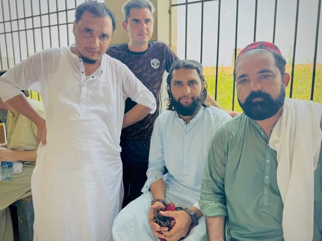 VoiceOf_PTM's tweet photo. شېم شېم سېند پولېس 
د PTM صوبه سېند مرکزی کور کمیټی مېمبر هدایت الله پښتین چی پرون نه بله ورځ دی شپې پولیس لاپته کړی وا اوس ې CT کورټ  عدالت ته پېښ کړو https://t.co/W94BJiZEOV
