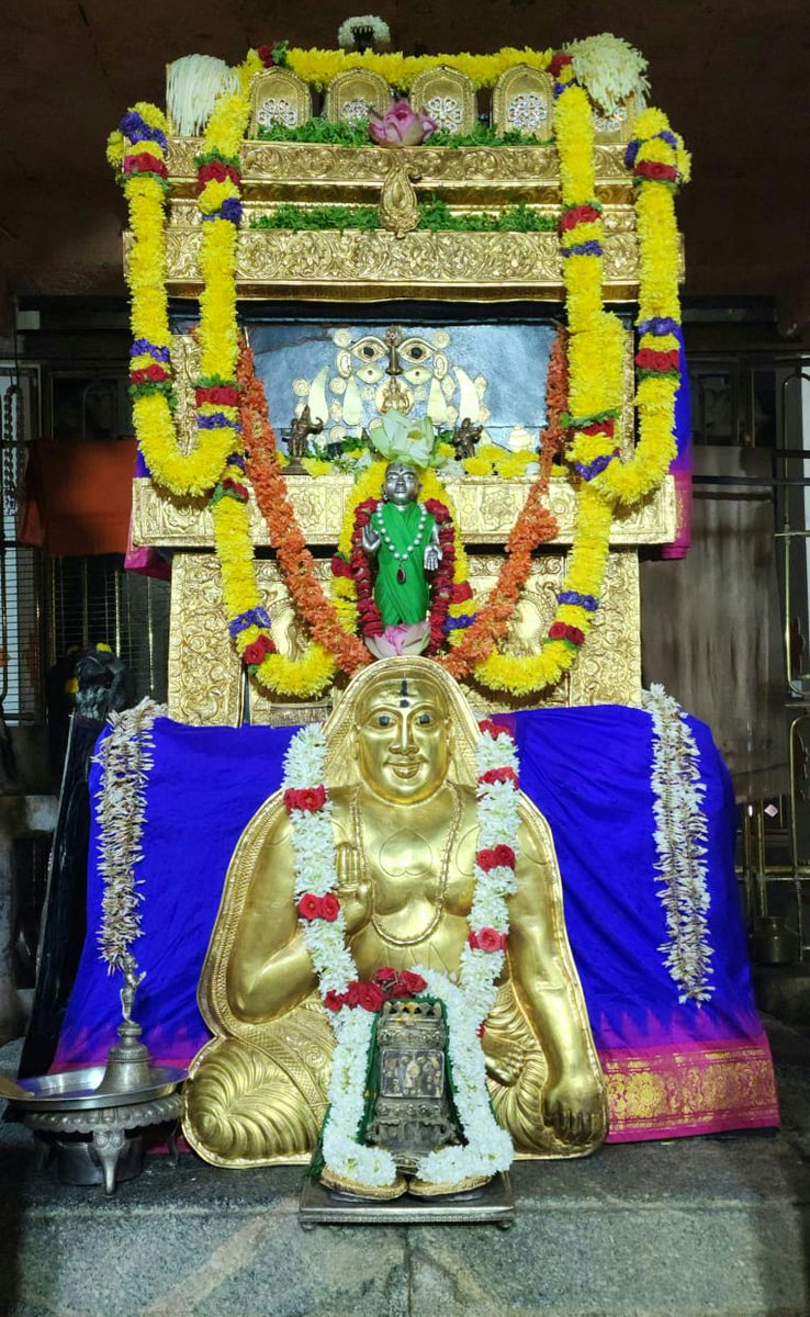 Jaggesh2's tweet photo. ಇಂದಿನ ರಾಯರ ಬೃಂದಾವನ ಅಲಂಕಾರ ದರ್ಶನ 🙏
ವೈರಲ್ ಫೀವರ್ ಪ್ರಯುಕ್ತ ನೆನ್ನೆ ರಾಯರ ಚಿತ್ರ ಹಾಕಲಿಲ್ಲಾ ಕ್ಷಮೆಯಿರಲಿ ಈ ವಾರದ ಕಾಮಿಡಿ ಕಿಲಾಡಿಯಲ್ಲು ಭಾಗವಯಿಸಲು ಆಗಲಿಲ್ಲಾ ವಿಶ್ರಾಂತಿ ಪಡಿಯುತ್ತಿರುವೆ ಧನ್ಯವಾದ🙏 https://t.co/fqCVv0Fnx0