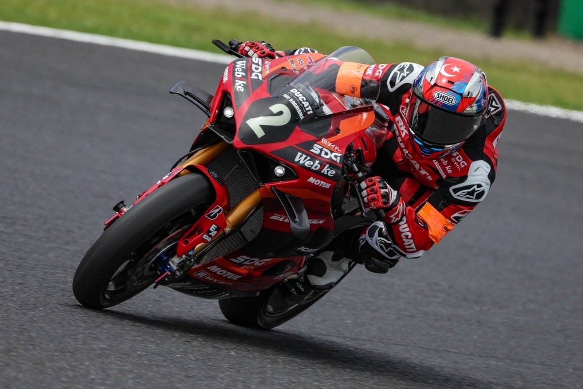 DUCATI_KAGAYAMA's tweet photo. 🎉Top10 TRIAL🎉

1st attack
Hafizh Syahrin  02:06.411

2nd attack
水野涼  02:05.248

DUCATI team KAGAYAMA
Pos.2

#鈴鹿8耐 #黒船襲来 
#EWC #ewcjp #suzuka8h 
#DUCATIteamKAGAYAMA https://t.co/sF9A4cvMXe