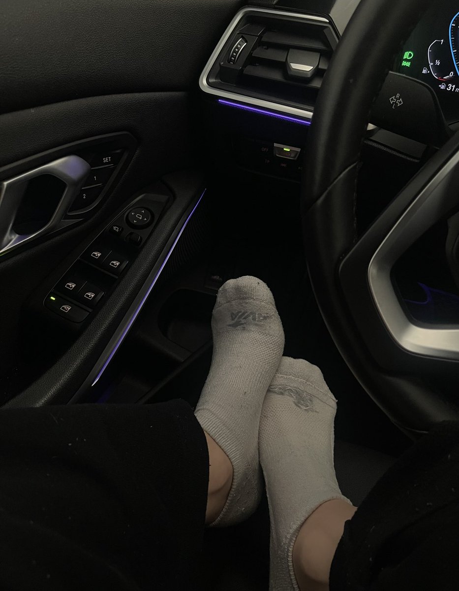 brattyavaa's tweet photo. Imagine being triggered by a pair of freaking socks https://t.co/22CpkpaB66