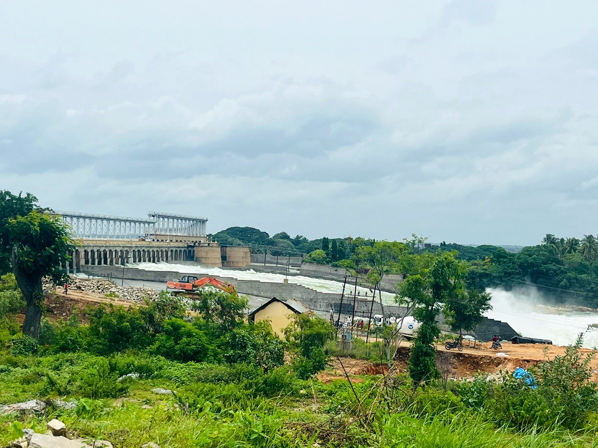 Karan_Sridhar's tweet photo. Namma KRS https://t.co/Bzr0Jg6OBo