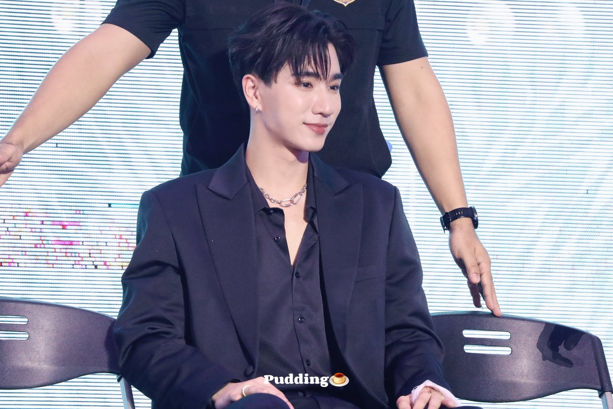 PPPudding0_0's tweet photo. ❥𝟮𝟰𝟬𝟳𝟮𝟬

"🥹"   @perthppe 

PERTH IN CHINA
#KDPPE #PerthTanapon
#PerthNaningFanmeeting
#王俊勇perth https://t.co/wy6719g1U0
