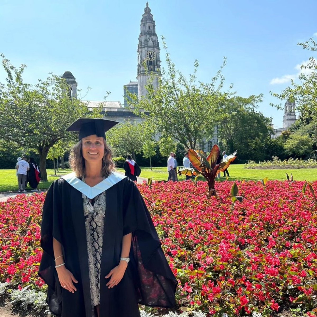 Nic_Bardsley's tweet photo. Better late than never 👩‍🎓🎓
Grateful to be alongside these beautiful humans and couldn't have don't it without the support of my amazing friends 💕 #graduation #cardiffuniversity #2023 https://t.co/hZup0tH6DZ