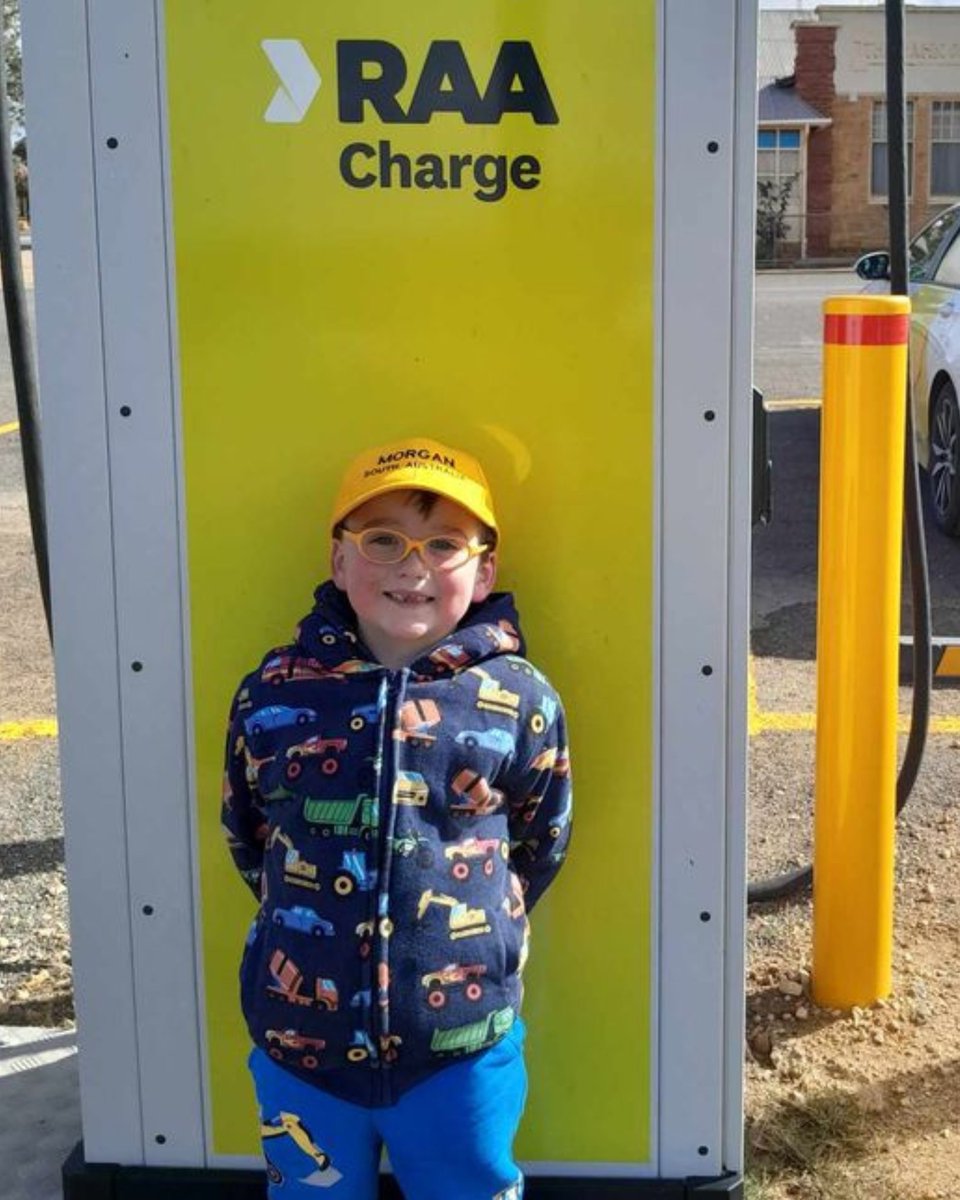 RAAofSA's tweet photo. We love receiving updates from our littlest fan, Hayden π
These school holidays, Hayden visited Morgan and HAD to get a photo at our #RAACharge 150kW Rapid charging site on Railway Terrace π
Thanks to Haydenβs mum, Michelle, for sending us this happy snap!
#SouthAustralia https://t.co/mJPluNb004
