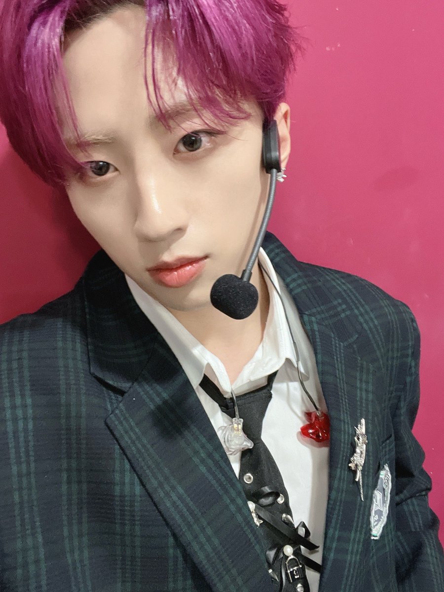 official__INI's tweet photo. [📸]
Thank You
MBC #쇼음악중심

#許豊凡 #XUFENGFAN
#FENGFAN #펑판
Detail ❯❯ https://t.co/s4DG9A79uR

━━━━━━━━━━━━━━━━
💥'LOUD' Official MV
https://t.co/fghQYCdsk2

🎧"THE FRAME" DL&Streaming
https://t.co/olJc5CrhIc

#音楽中心 #아이엔아이
#INI #INI_THE_FRAME #INI_LOUD