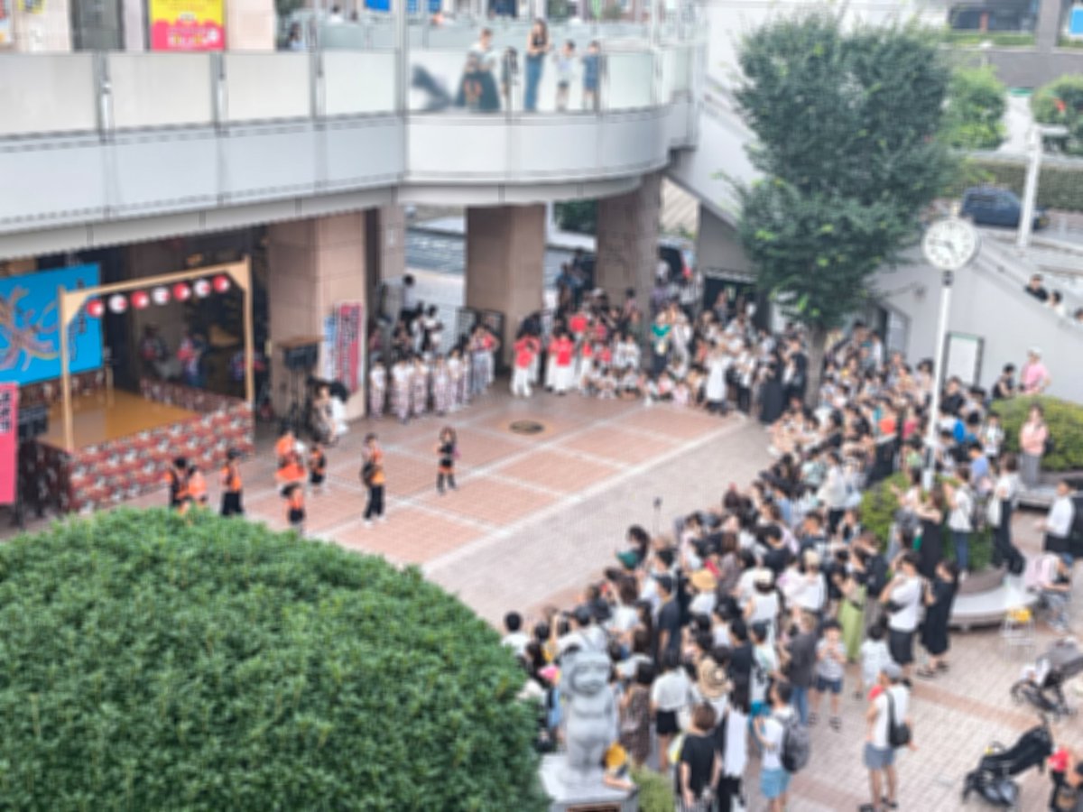 myplSWAN's tweet photo. 志木駅東口のマルイファミリー志木前では芸能フェスティバル開催中！
ダンスなどで盛り上がってますよ〜♫屋台の本格スタートは18 時〜です！
#志木市
#夏祭り
#お祭り https://t.co/3A2ZaOX1oS