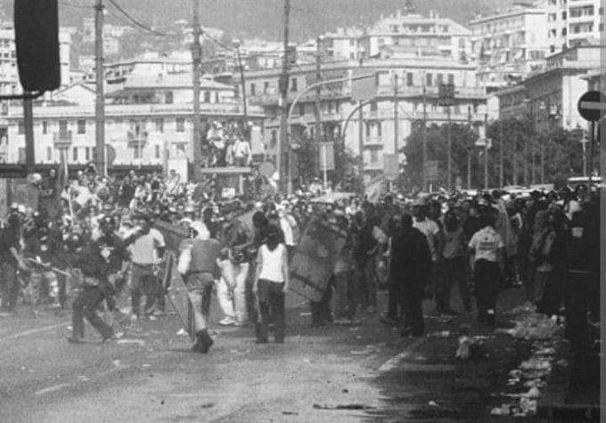 manolo_loop's tweet photo. #Genova #G8Genova 

Carlo fino all’ultimo è rimasto davanti.

Porto rancore dal 2001. https://t.co/RdvsmiEcE0