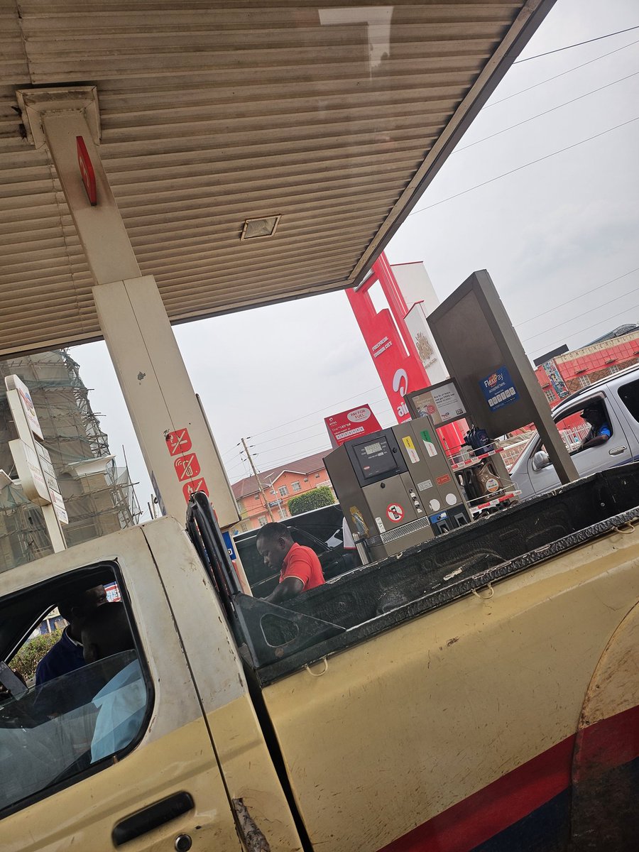 Petrol stations are now declining card payments, opting for cash or mobile money. Some are even charging a service fee of 2.5% to take card payment. 

What's happening <a href="/BOU_Official/">Bank of Uganda</a> <a href="/ugbankers/">Uganda Bankers’ Association (UBA)</a>