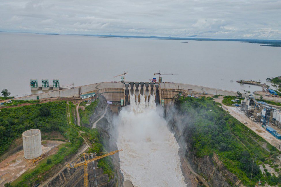 taratrey3's tweet photo. Kituo cha Umeme cha Julius Nyerere (JNHPP) kimewasha turbine ya tatu ya umeme wiki hii,Sasa ni Turbine namba 7, 8 na 9 ziko kazi na kila moja inazalisha MW 235,kufanya jumla ya MW 705! Ambapo ni ongezeko la Asilimia 37.66 kutoka kwa uzalishaji wa 1,872.05 MW wa vyanzo vyote . https://t.co/ueuttpjwHl