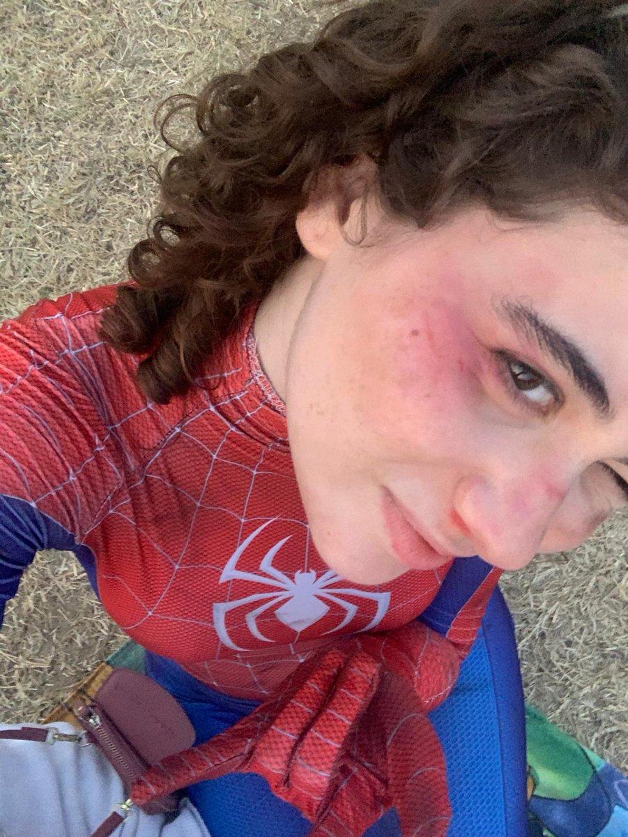 LOVER0FMIN3's tweet photo. zelda and saiki beat up spiderman (real) https://t.co/ThDFbgHDWd