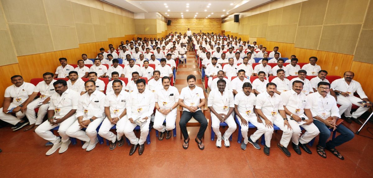 thiruurthozhan's tweet photo. #45thyearofYOUTHWING #DMK #July_20
#MKStalinCM #Udhayanithistalin
#GopalapuramYouthwingDMK
#TNDMKYouthwing 🏴🚩
#WingsOfDMK #ErodeSouthyouthwing #Teamudhayanidhi #ErodeThiruvasagam https://t.co/B3A5WqaXKZ