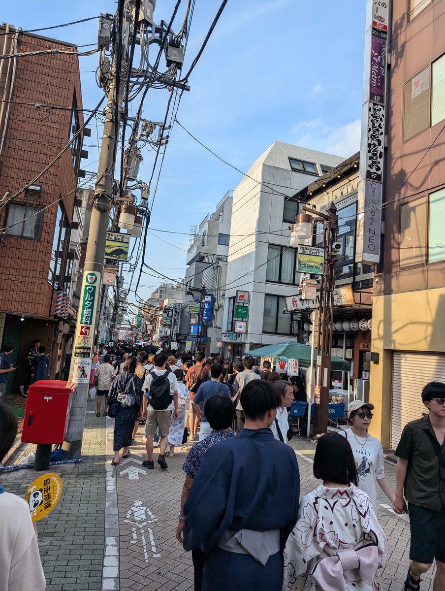 北千住の花火大会。
飲食店はこの一日で何日分稼ぐのか😲
