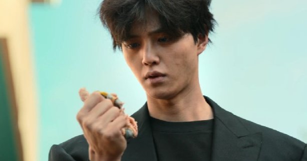 kdrama_menfess's tweet image. •kdm• 🔥⚠️ SWEET HOME S3                                                                    
demon                              🤝                         monster

kelakuannya sama aja ngambil makanan di genggam