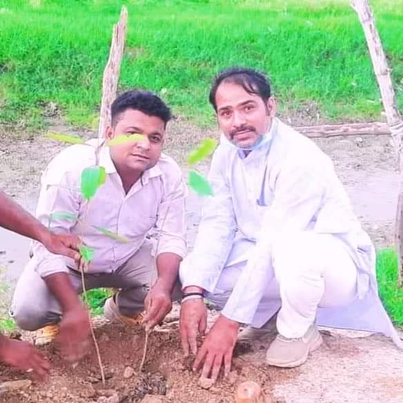 manglam_mukesh's tweet photo. एक पेड़ मां के नाम...
शहर की गर्मी में वो छांव याद आता है,
मस्ती में बिता जहाँ बचपन वो गाँव याद आता है।
🌱🌾🌳
#पेड़_धरा_का_गहना_है_पेड़_लगाते_रहना_है
@narendramodi @myogiadityanath https://t.co/8rSKUg0aHe