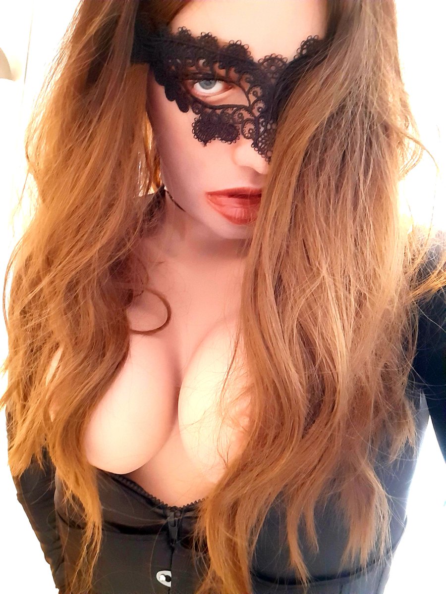 I promise I haven't forgotten this account. Here, have some more pictures

#femalemask #femalemasking #masking #crossdresser #crossdressing #maletofemale #femaledisguise #shiny #catsuit #wig  #latex