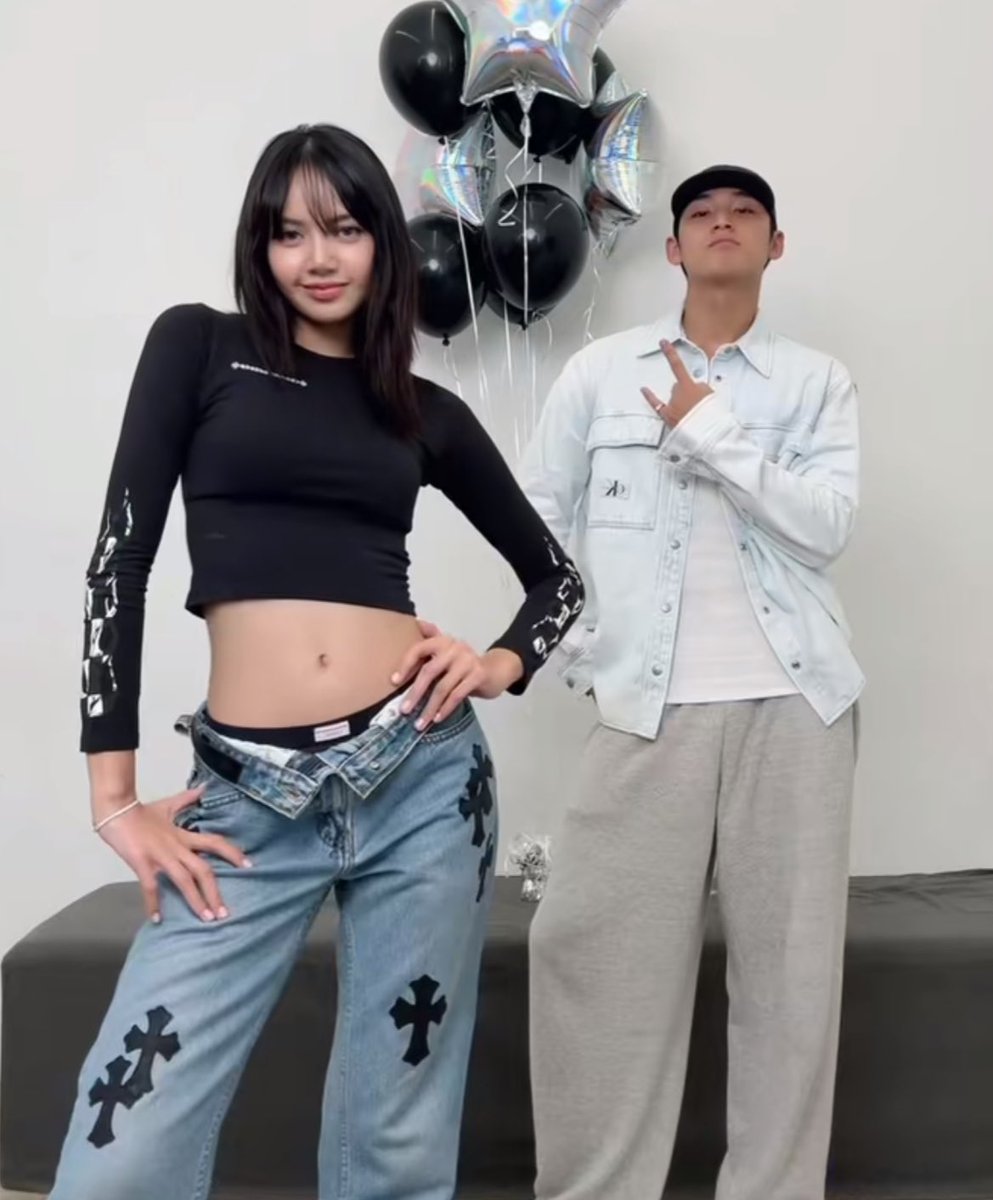 folkmorelisa's tweet photo. they might be the hottest duo in k-pop https://t.co/28o3F516Az
