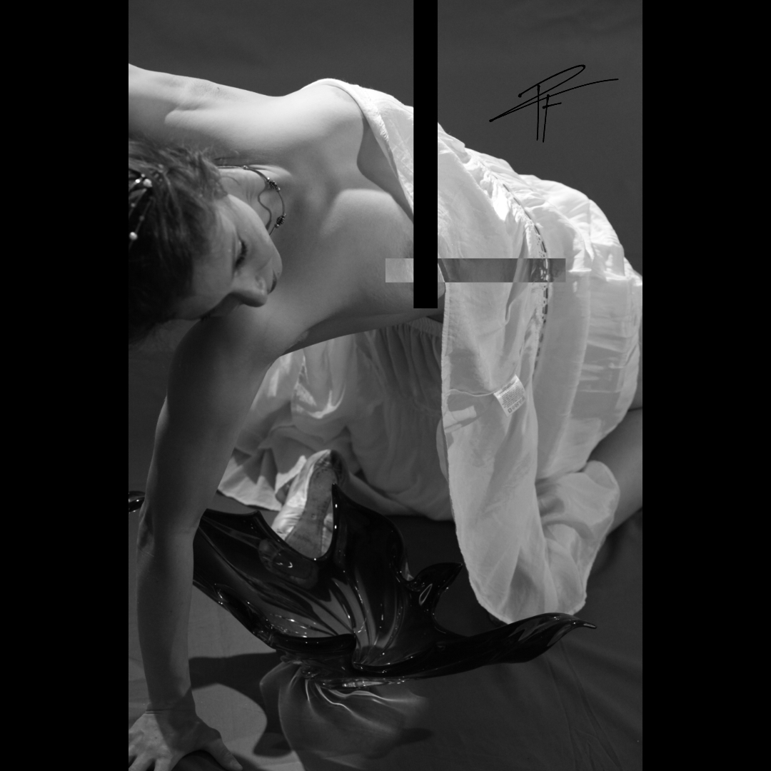 #statue #statues #statua #statuephotography #monochromaticphotography #monochromatic #portraitphotography #bnwphotography #fotostudio #pose #pointofview #portraitwoman #portrait #portraitart #girlportrait #hair #hairstyle #light #look #longhair #canonphotography #85mm