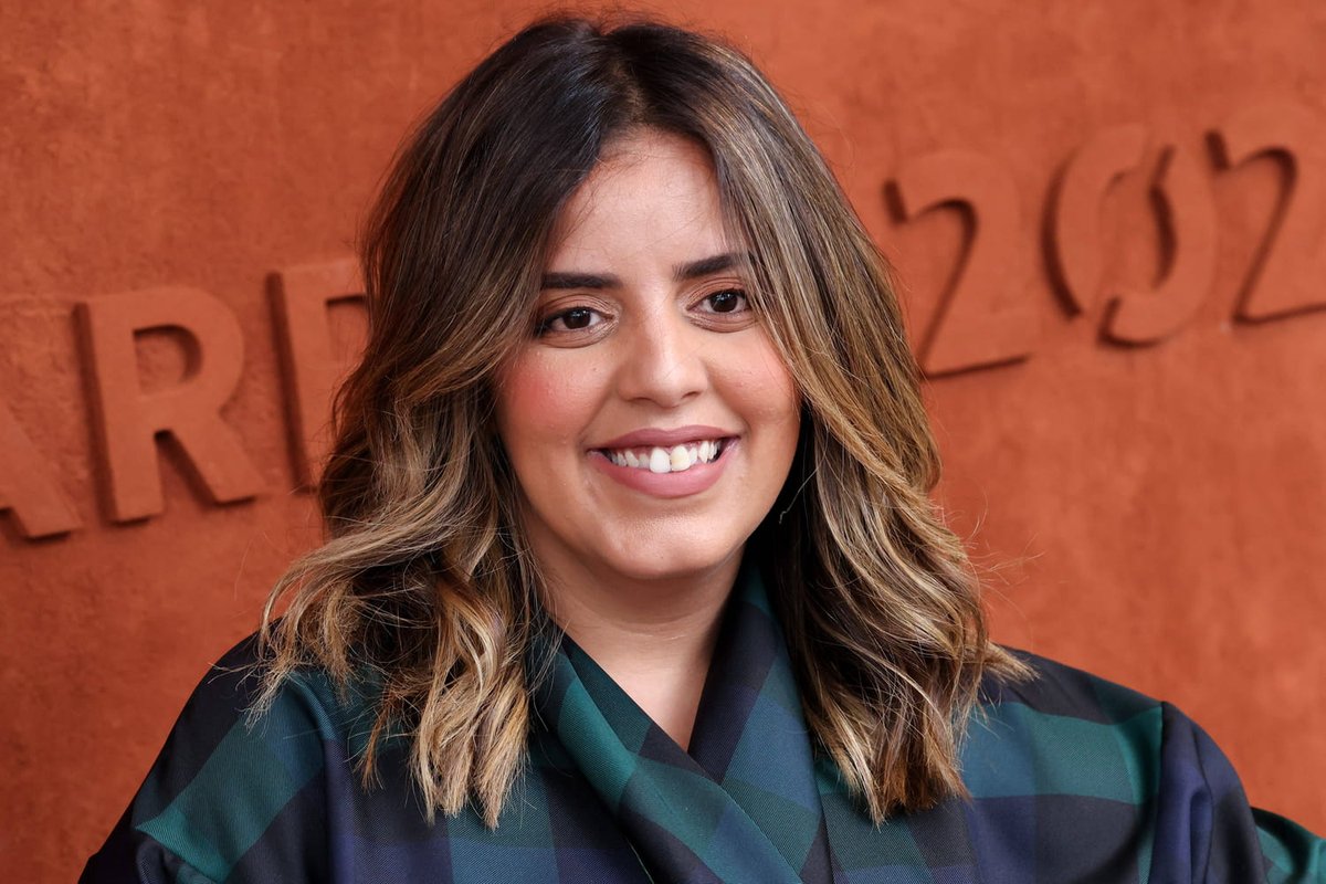 LeThomasOFF's tweet image. L'humoriste française #InèsReg fête aujourd’hui ses 32 ans. 🥳

2019 : Une de ses phrases "C'est quand que tu vas mettre des paillettes dans ma vie, Kevin ?" provoque un buzz sur les réseaux sociaux.

2022 : Elle gagne la saison 16 de Pékin Express avec sa sœur Anaïs.