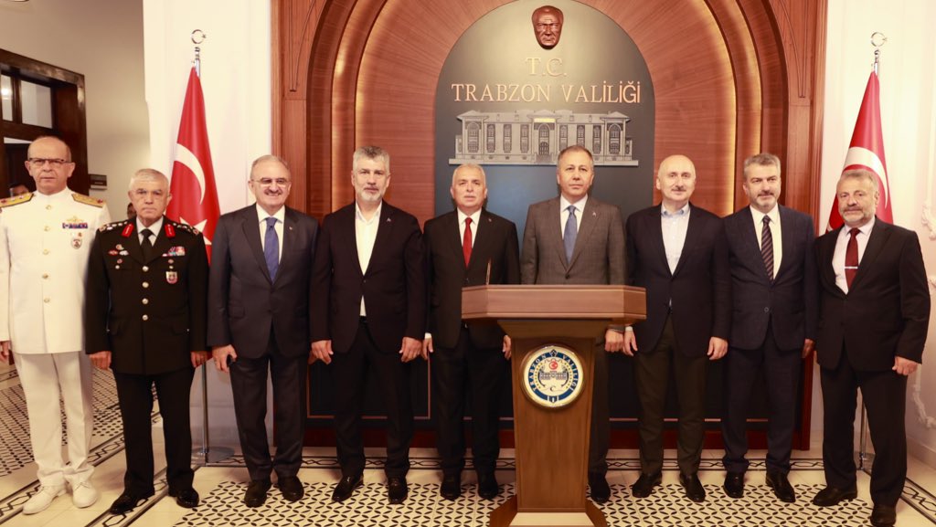 AliYerlikaya's tweet photo. Bugün Karadeniz’in güzel şehri Trabzon’dayız.

İlk olarak Trabzon Valiliğimizi ziyaret ettim. Trabzon Valimiz Sayın Aziz Yıldırım’a ev sahipliği için teşekkür ediyorum.

📍Trabzon https://t.co/BiY0oj7CVy