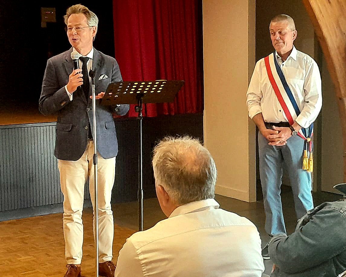 Prefet22's tweet photo. 🇫🇷✂️ Stéphane Rouvé, préfet des #côtesdarmor, a inauguré, aux côtés des élus, le nouvel équipement ludo-sportif de #Langoat.
Situé au cœur de la commune, ce nouvel espace destiné aux habitants a bénéficié de financements de l'État à hauteur de 1️⃣5️⃣0️⃣0️⃣0️⃣ €. 💰 https://t.co/8KFa0RStaf