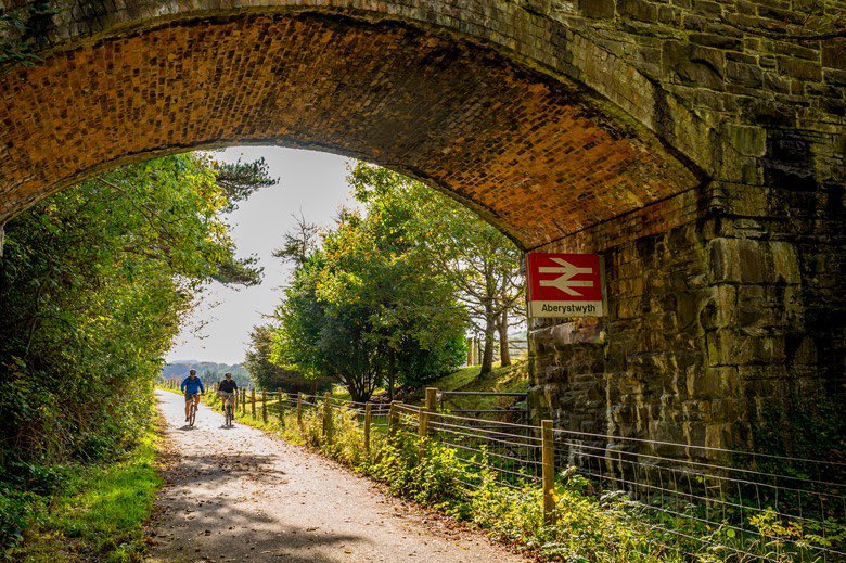 PenygraigFarm's tweet photo. 🚴 Enjoy #Cycling? 

We’re so fortunate to have the Ystwyth Trail running through Penygraig Farm (📸 1st photo is us)

To find out more about the fantastic cycling routes in and around Aberystwyth, visit https://t.co/QNGv5LOdTG

#VisitCeredition #VisitWales https://t.co/6vko9P8ux8
