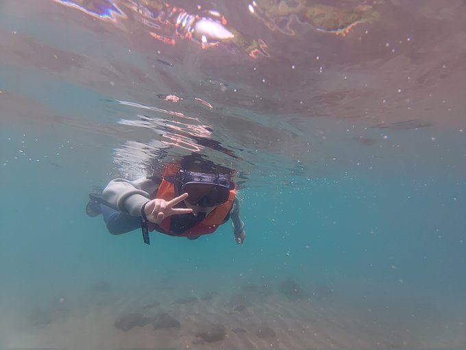 息子とシュノーケリング 