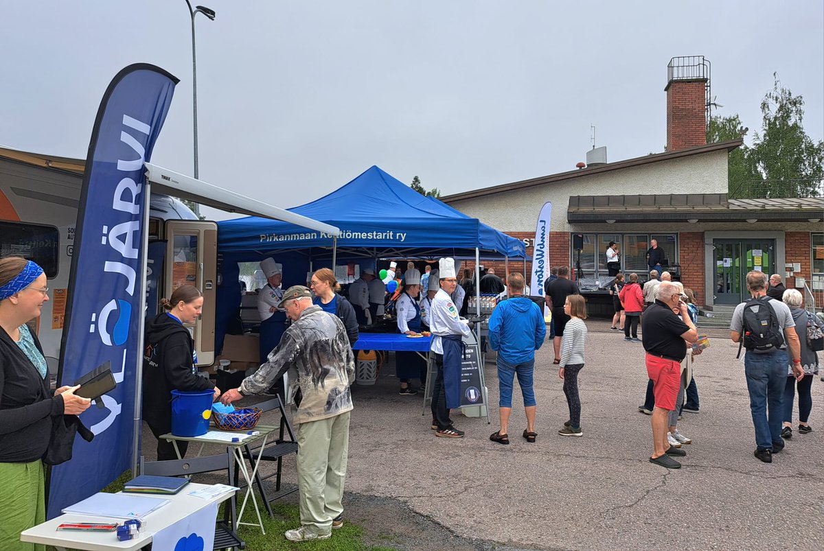 Kurun markkinoilla tänään Jaana Ranta-aho haastatteli kesäkuulumisia. Väkeä virtasi hienosti tänäkin vuonna paikalle. Ylöjärvellä kuluvana kesänä vielä esim.Mökkirokki su 28.7 ja Suurenmoinen korttelipäivä la 31.8.Molemmat ilmaisia koko perheelle sopivia tapahtumia.
<a href="/YLOkaupunki/">Ylöjärven kaupunki</a>