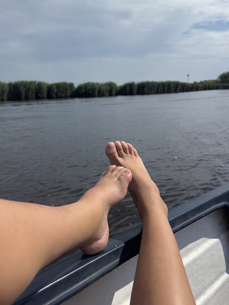 specialnl's tweet photo. my feet feel free, on the boat with that fresh air 

#feet #feetlover #DADDY #lookingforyou #FeetPicture #feetworshi̇p #FOOTFETİSH #toes #soles https://t.co/q5Sow5qZgo