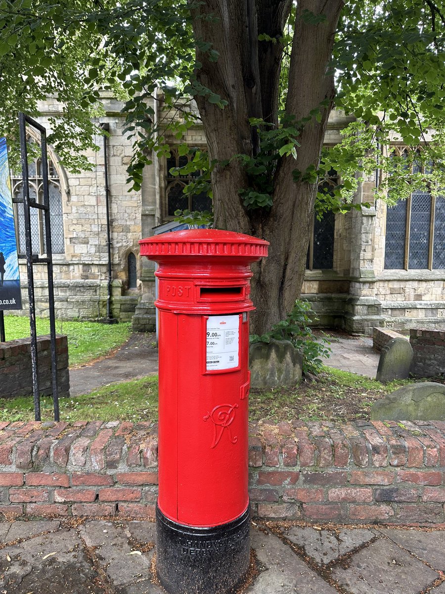 One from here in York for this #PostboxSaturday from the corner of St Mary’s church, between Castlegate and Coppergate 😊