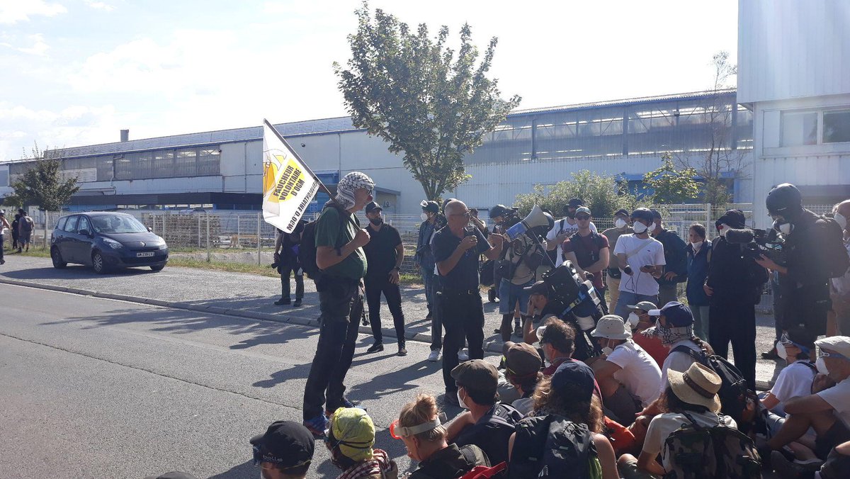 Extinction Rebellion France 🐝🌺 tweet media