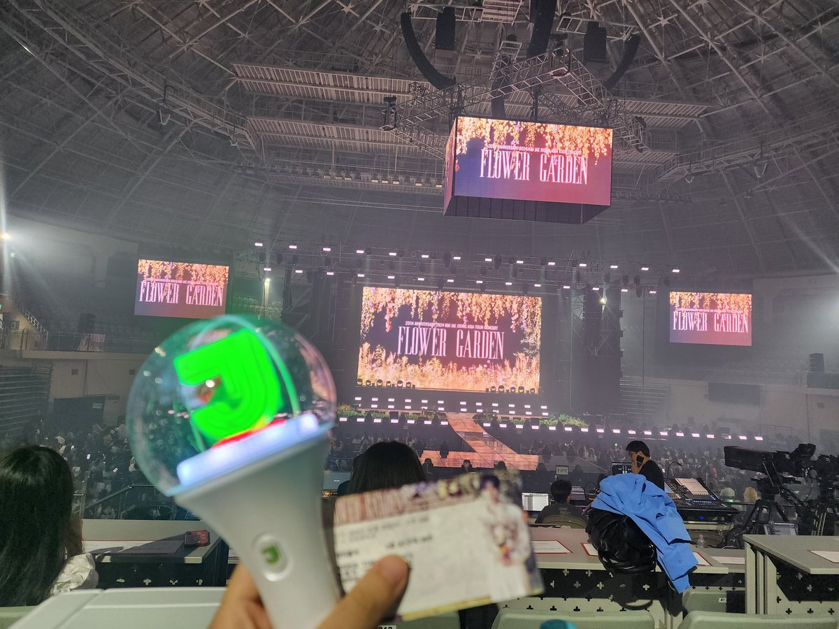 Hal_Ming's tweet photo. 자리 넘좋잖아❣️ 비도 안오고 럭키💚🍀 https://t.co/33h2OFCZkA