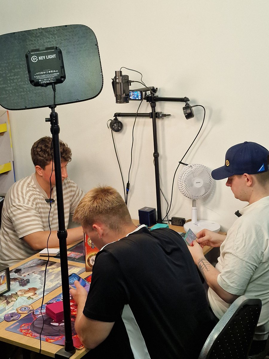 DonSl4sH's tweet photo. Die @PlayingDucks heute am start bei der Set Meisterschaft im #Animany in Hürth https://t.co/74fTNVNi9X