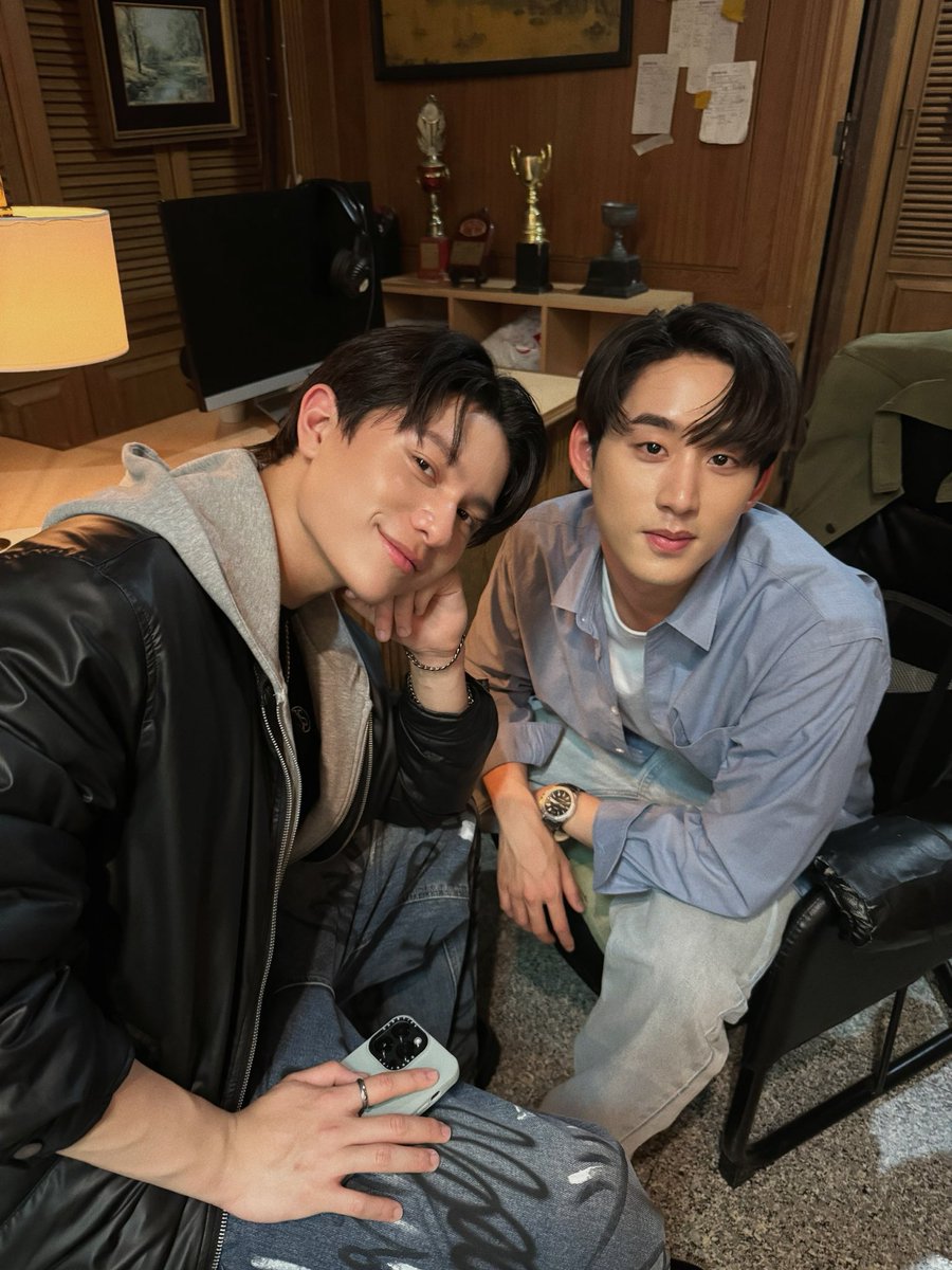 ไม่ได้มาอัพเดตเลยย 2 คิวติดที่เลิกตี3ทั้ง2วันน      
มันเริ่มเจ้มจ้นนแล้ววว
#ThamePoSeries