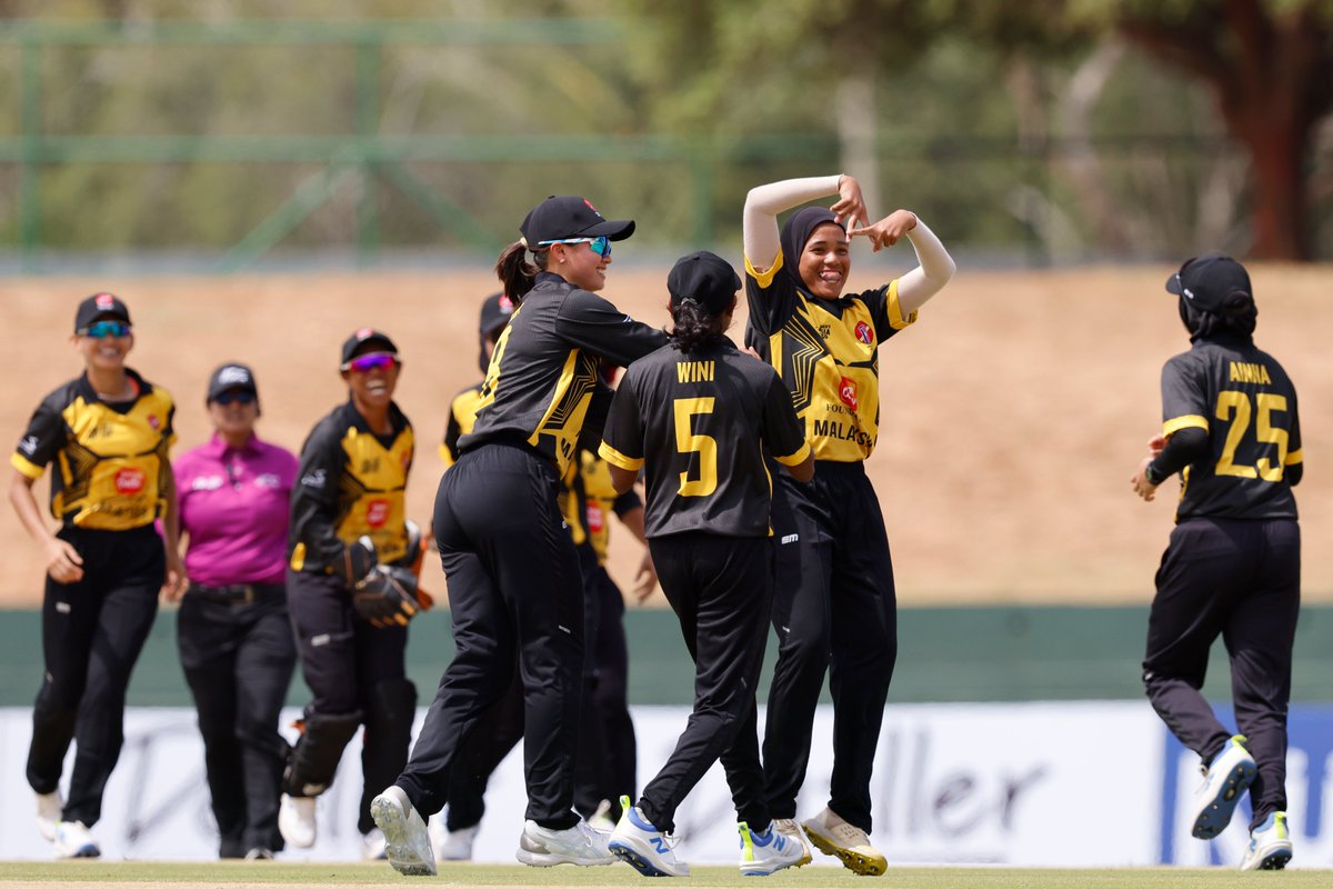 MalaysiaCricket's tweet photo. ๐ฒ๐พ Aisya Eleesa and Suabika Manivannanย have picked up a wicket each but ๐น๐ญ continue to score at a brisk rate
๐น๐ญ 41/2 (5)
๐บ Watch live https://t.co/c01WL89KPC
#AsiaCup #MASvsTHA #WomensAsiaCup2024 https://t.co/lGWcsUhu5B