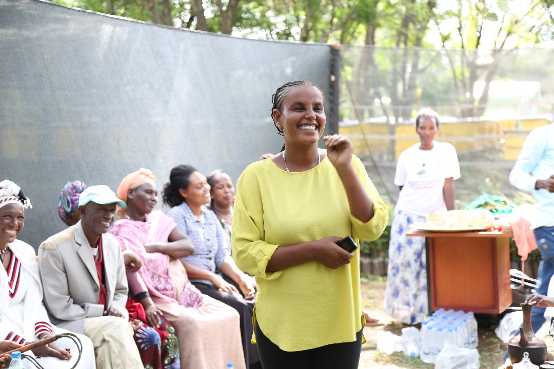 Ethiopian_ATI's tweet photo. The senior management team visited a youth entrepreneurship group supported by the ADEY program in Adama woreda, East Shewa Zone, Oromia region. The group engaged in the poultry business is showing significant progress and has started earning income by selling eggs. https://t.co/NcMgXEsHCS