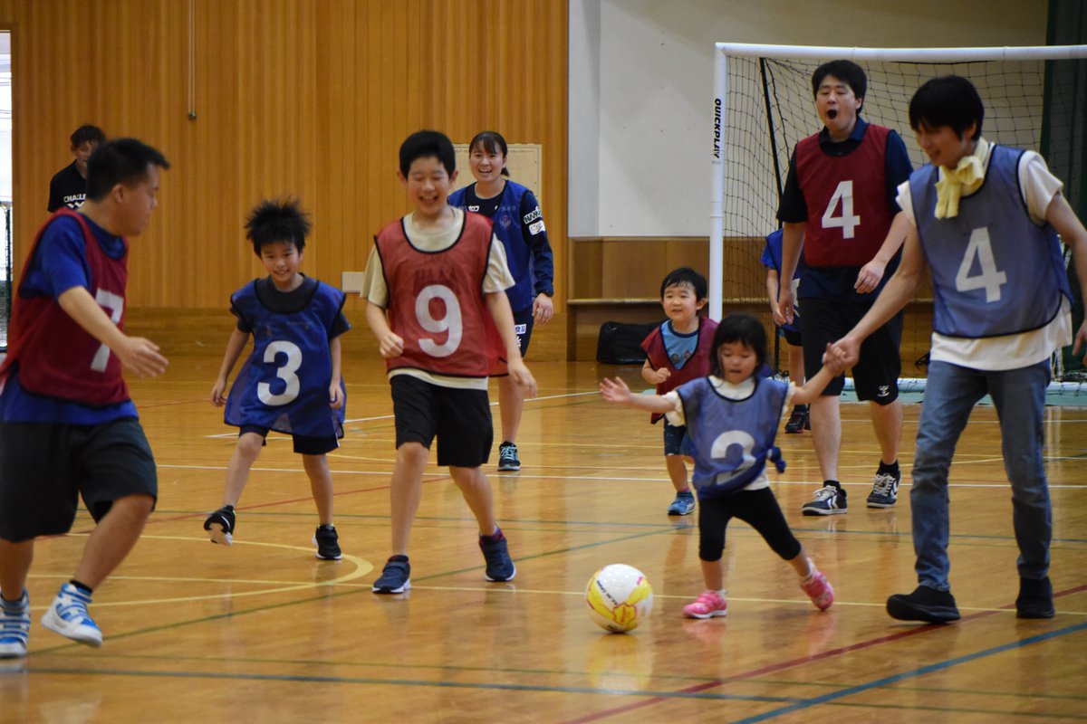 albirexL's tweet photo. ／
フットサル教室に参加しました💙🧡
＼
本日、#武田あすみ 選手と #長崎咲弥 選手が #新潟ふれ愛プラザ体育館 で開催されたパラフットサル教室に参加☺
30名強の参加者といっしょに、ボールタッチやシュートのトレーニング後、#ウォーキングサッカー を楽しみました⚽

#albirexL #パラスポーツ https://t.co/CEyvXzyDHy