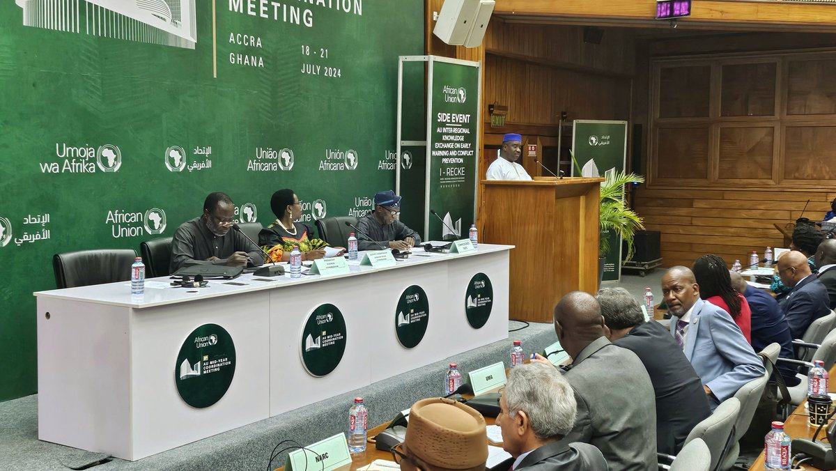 JevPILLAY's tweet photo. H.E @EliasMagosi, Executive Secretary of #SADC at the 3rd policy session of the Inter Regional Economic Communities Knowledge Exchange (#IRECKE) on Early Warning and Conflict Prevention, hosted by the #AfricanUnion in Accra,#Ghana. Discussing resource mobilisation.
#MYCM #CPAPS https://t.co/gsOb7BvWB4
